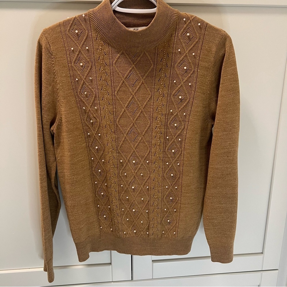 Vintage TRADITIONS Brown Knit Sweater with Pearl Accents Womens Size Medium